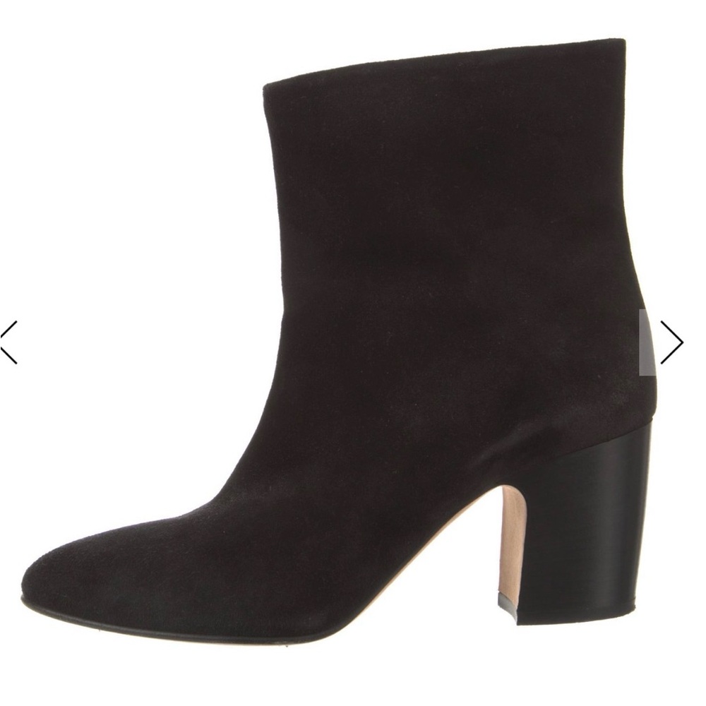 Vince Dryden Suede Ankle Booties in black. Size 10